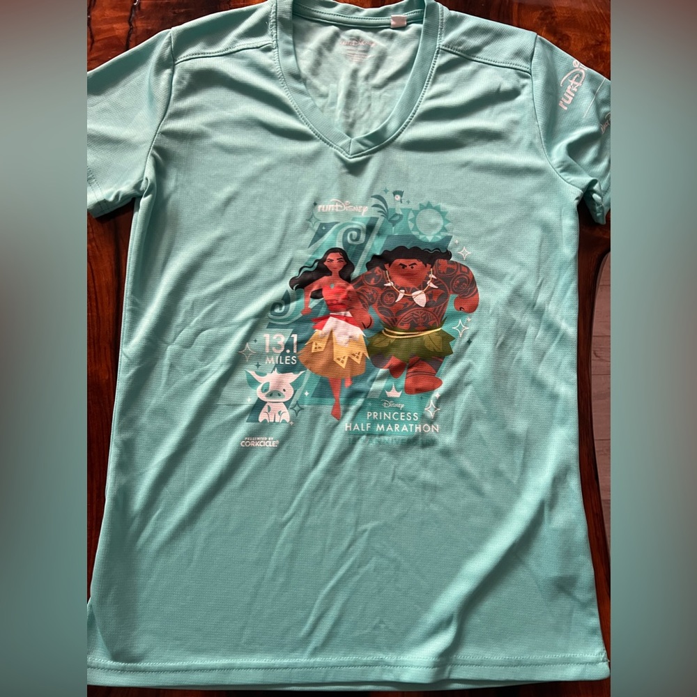 Run Disney Half Marathon Princess 2023 Half Marathon shirt size small New